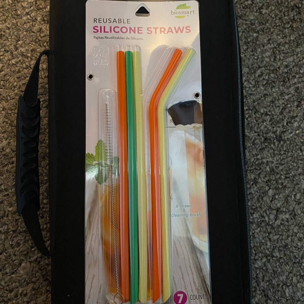 Silicon (reusable) straws. Set of 6x. Brand new.